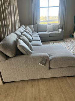 Almost New - Large Beige Sectional w/ Chaise