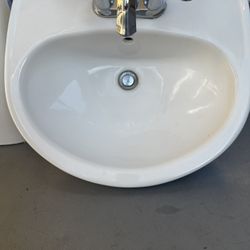 Pedestal Bathroom Sink - Ceramic 