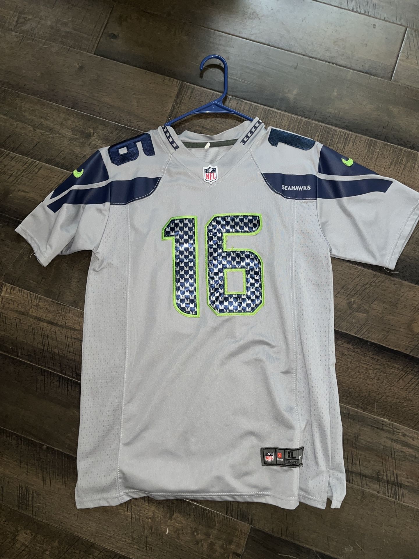 Seattle Seahawks Tyler Lockett Jersey Youth Size XL