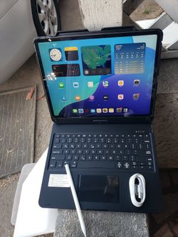 12.9 Big Ipad Pro 128GB Brand new No Dents No Cracks no pencil yes new keyboard & Charger $420! Firm. $100! Extra pencil. $520! All. Trade & Cash Welc