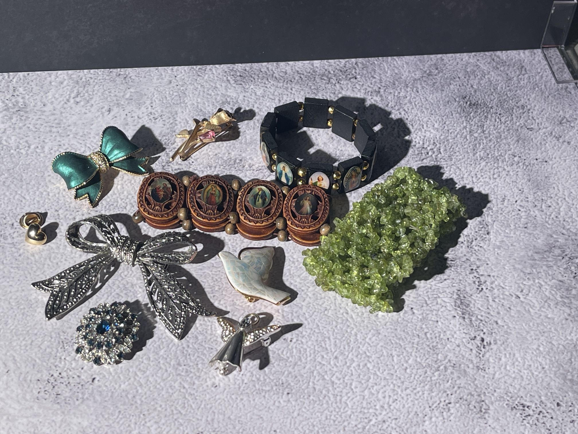 Vintage Jewelry & Brooch Collection – Mixed Lot