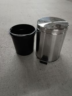 1.5 Gal Round Step Trash Can Plastic Bathroom Small Spaces Stainless Steel Look