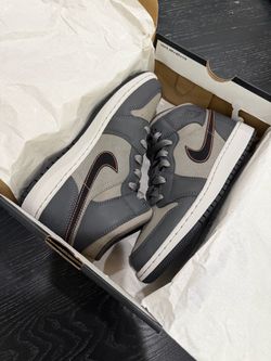 [BUSINESS CLOSING SALE] Air Jordan 1 Mid SE Night Stadium (GS)
