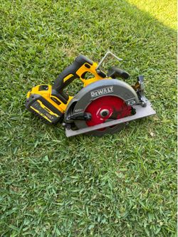 Dewalt DCS 57871 cordless circular saw brushless 60 V flex bolt with battery 6AH  flex volt $260