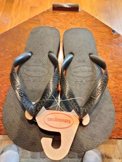Men's sandals size 8 brand new