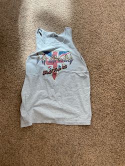 Def Leppard tank top size men’s L - rock band heavy metal shirt in excellent shape