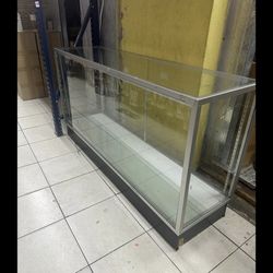 6ft Showcase 