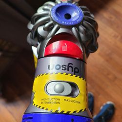 Dyson Vacuum Cleaner . Cordless 