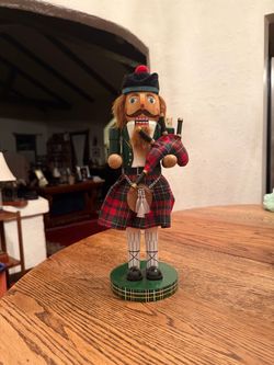 Scottish Bagpipe Player Kilt Traditional Dress 13 3/4” Christmas Nutcracker