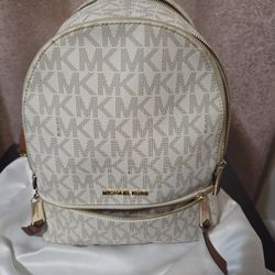 Michael Kors Rhea Zip - Vanilla Signature 