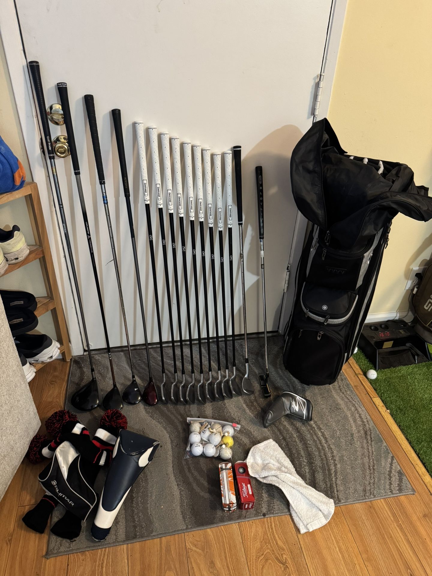 Premium Men’s Right hand Golf Set with Titleist and new bag and new grips perfect for beginners 