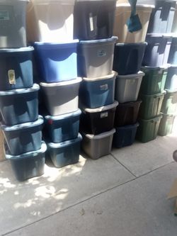 Plastic storage containers