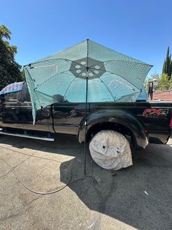 SPORT-BRELLA BEACH PARK UMBRELLA LIKE NEW FREE NEW SKIRT
