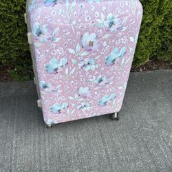 Huge Check In Hard Shell Luggage Very Cute 