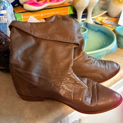 Three pairs of winter boots size 7