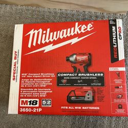 Milwaukee M18 Brushless Impact Driver Kit