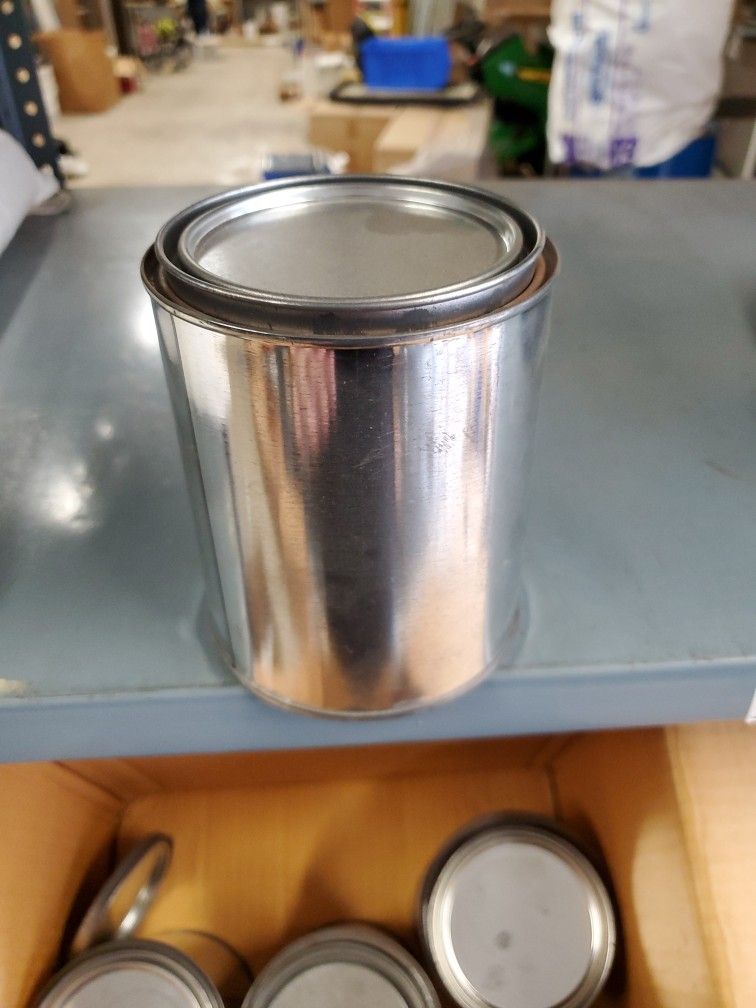 1 QUART CANS, METAL New W Lid