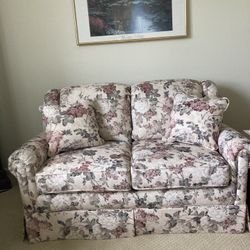 Sheffield II Loveseat W/Pillows