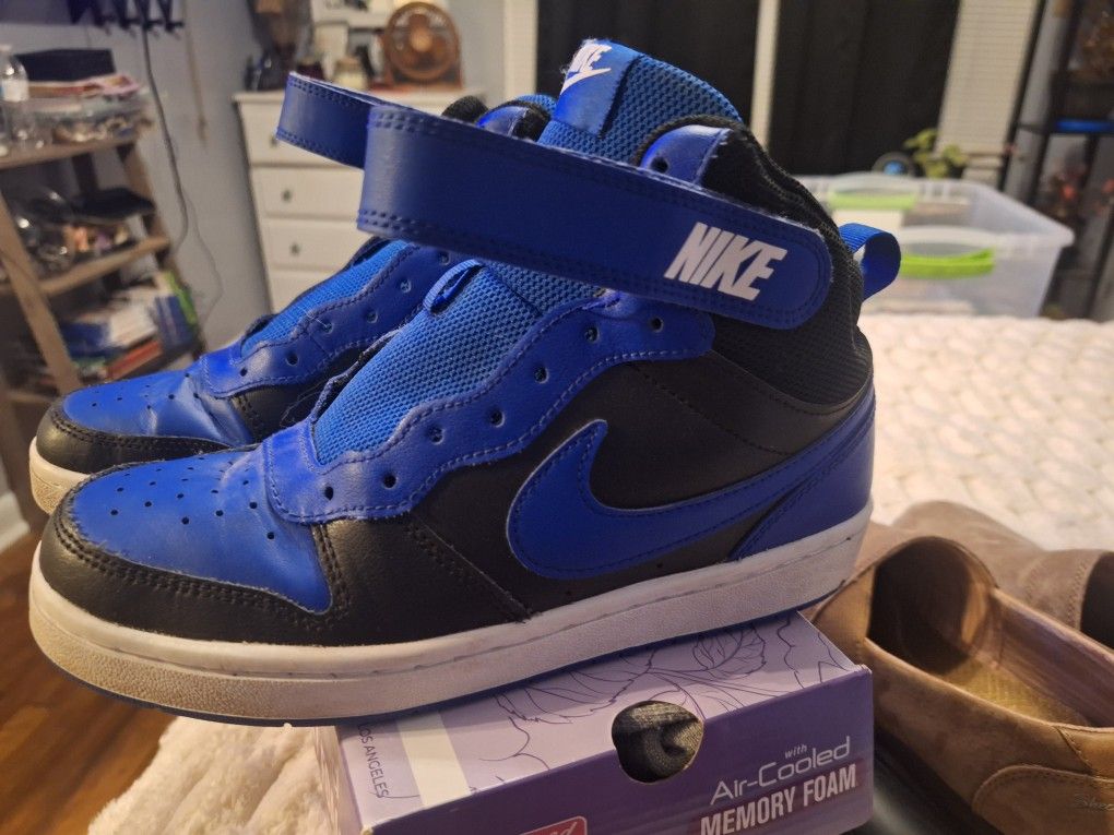 Size 5 Nike Shoe Great Shape