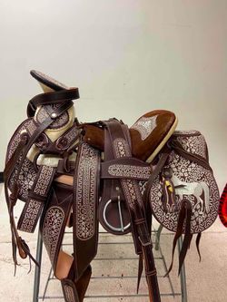 Nueva montura charra bordada