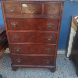 Chester draw dresser. Antique 