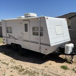 18’ TRAVEL TRAILER