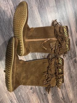 Women’s Minnetonka boot fringe