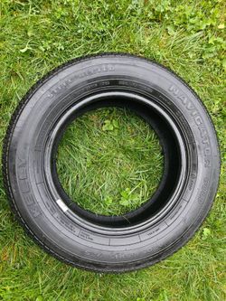 One Kelly Navigator Gold P205/65 R15 tire in pretty good condition