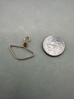 10K Yellow Gold Clothes Hanger Charm Holder – 1.00g