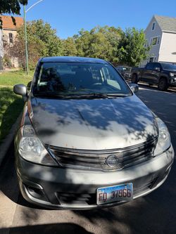 2011 nissan versa hatchback
