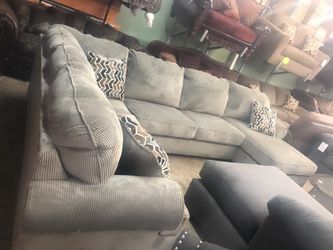 👽 Light grey corduroy sectional -Ashley's bench craft collection