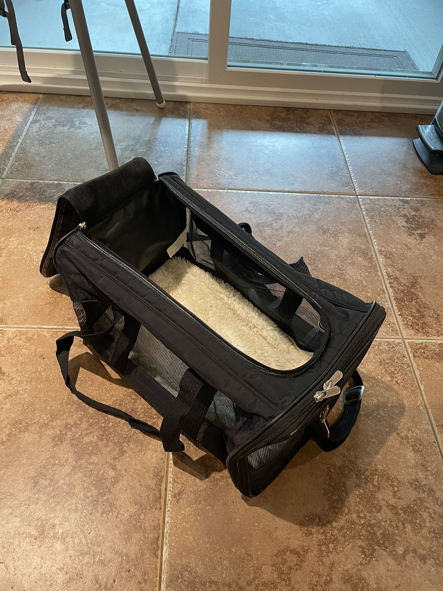 Dog Carrier with Sherpa Blanket Bottom