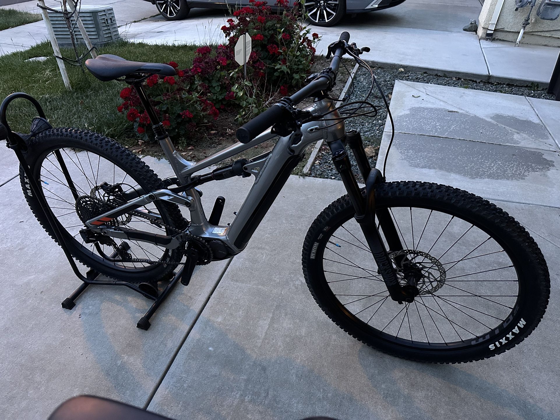 2023 Cannondale Moterra 4, Medium, 29er, Only 153 Miles!