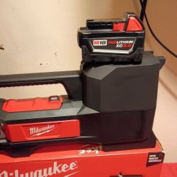 M18 Milwaukee Transfer Pump Tool Y Batería $225