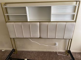 Queen bed / bed frame