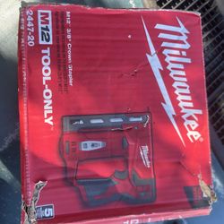 Milwaukee Tools m12 Crown Staple Gun 20V