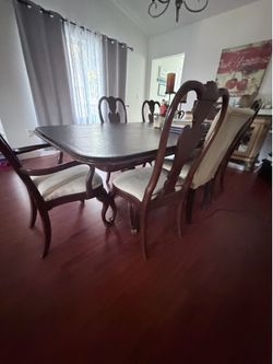 Dinning table with 6 chairs, table has leave to expand for family dinners and entertainment, also a bar piece