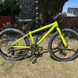 Boy’s 24” Raleigh Redux 24” 7-Speed Mountain Bike W/Cat Eye Vello 7 Speedometer/odometer