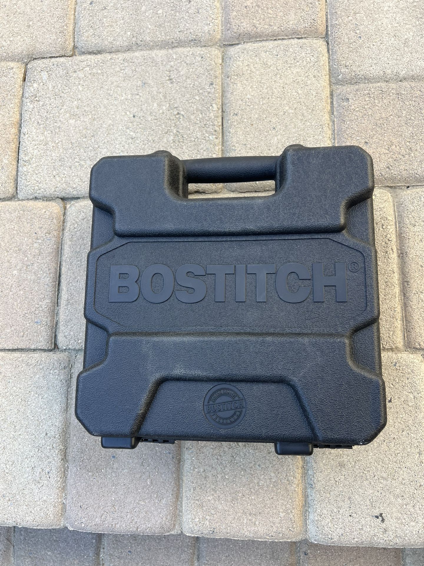 Bostitch 18 -Gauge 7/32-in Narrow crown Finish Pneumatic Stapler