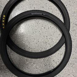 Brand New Maxxis Hookworm 29 Inch Tires