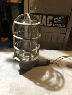 Vintage Crouse Hinds Industrial Light V97-M5