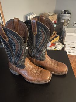 Pre Owned Ariat Cowboy Boots 7.5D $100