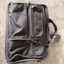 TUMI Alpha 2 – Compact Large Screen Laptop Brief / Organizer Briefcase