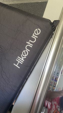 CAMPING  HIKENTURE  BRAND 9 FT. LONG MATTRESS  NEW  INFATE