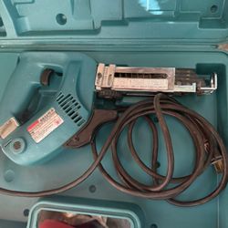 Makita 6832 