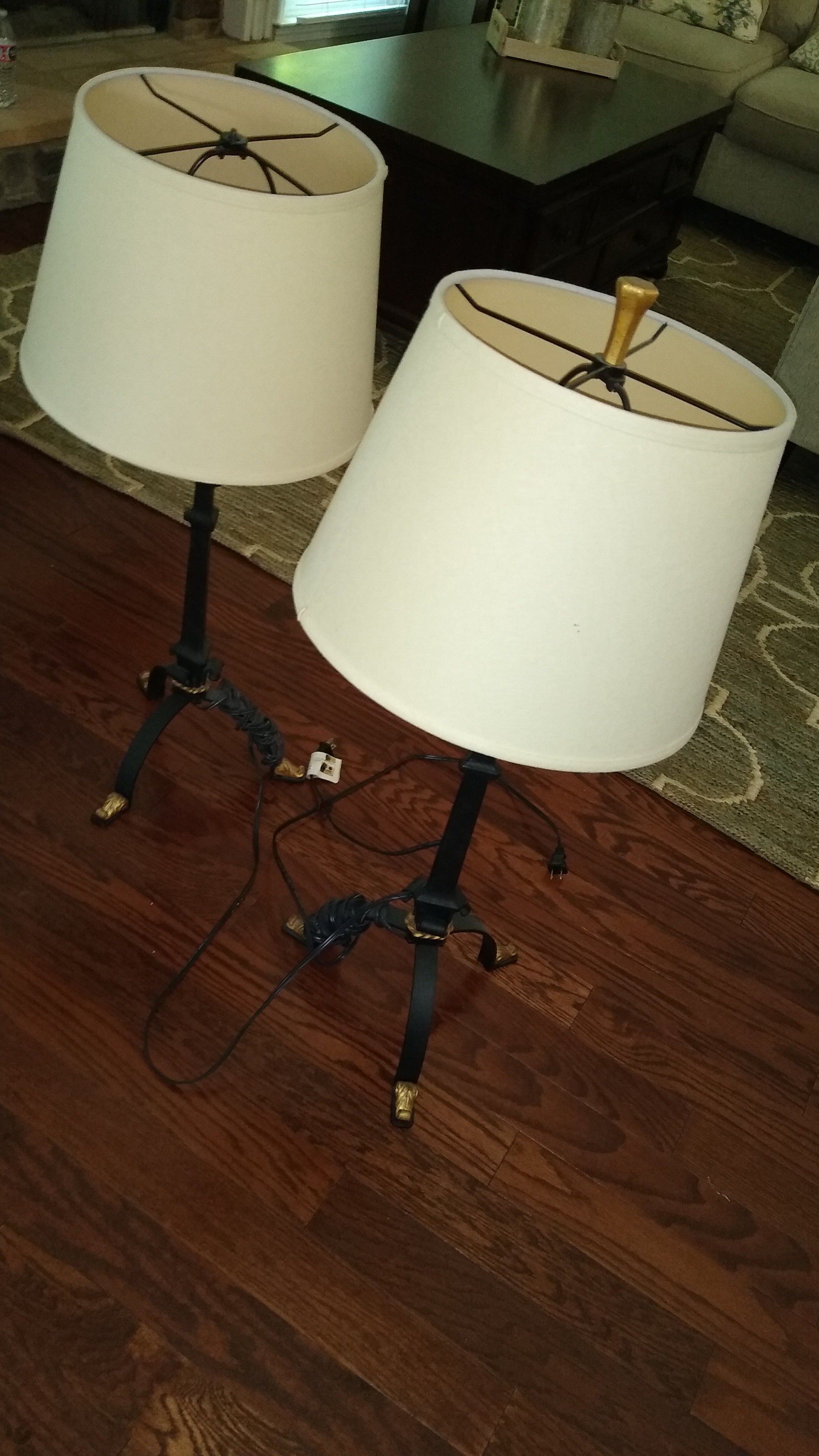 2 matching lamps