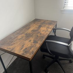 Desk And chair 