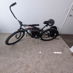 Hyper Black Cruiser Bike with Fenders