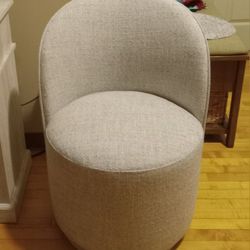 2 Swivel Chairs