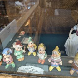 Disney Snow White And The Seven Dwarf's Figurines 